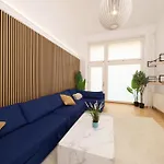 Staywell - Apartment Am Schloss Bellevue Fuer Bis Zu 12 Personen